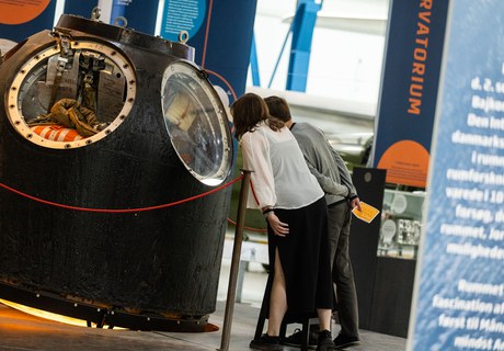 Fredagsbar og forskning – Danmark skal til Månen!