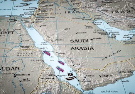 Krigen til søs: fra pirater til missiler i Mellemøsten