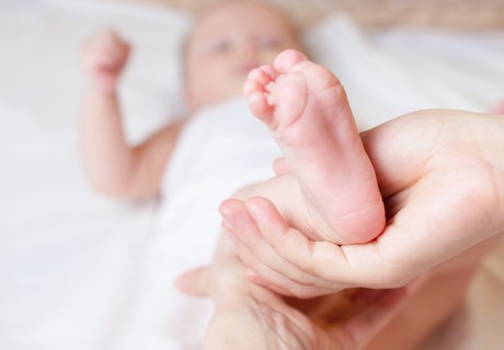 Hvorfor får alle babyer taget hælprøve ved fødslen?