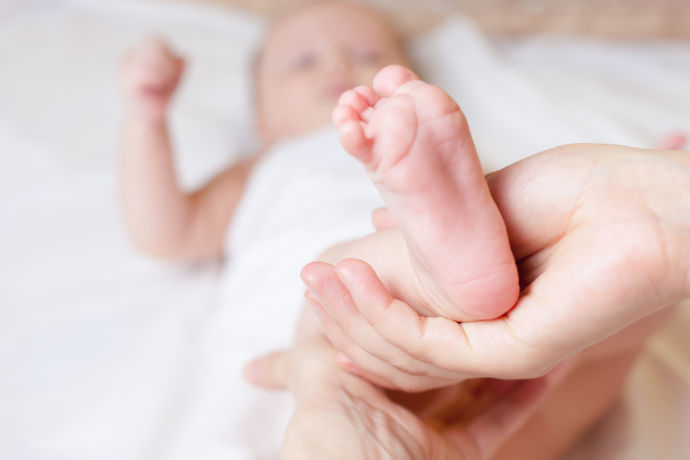 Hvorfor får alle babyer taget hælprøve ved fødslen?