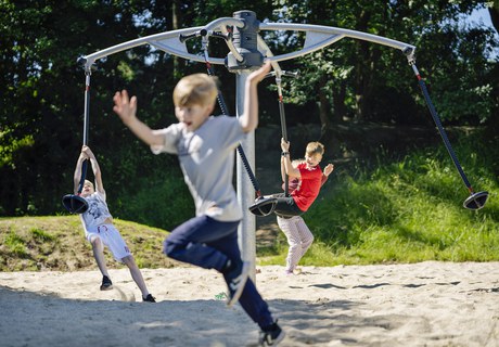 Leg udendørs: Sådan bliver børns legeplads sjovere og mere inspirerende