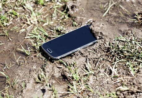 Clean up your electronics with ... mud