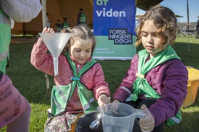 Børnehaver arbejder med "En Verden af Vand"